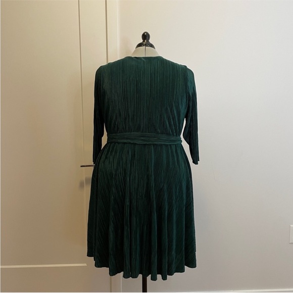 Torrid | 3X | Pleated Wrap Dress Emerald Green - Picture 3 of 8